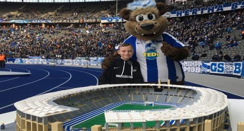 "عمره 12 عاما".. من هو أصغر سفير لكرة القدم الألمانية؟